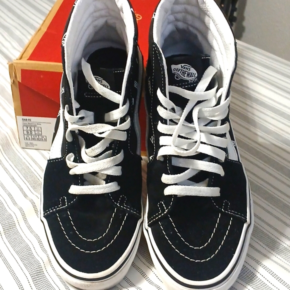 men size 7.5 women 9.0SK8 high tops. - Picture 7 of 8